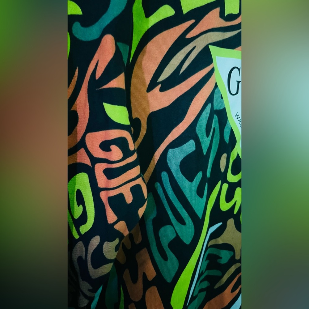 GUESS Vibrant Graphic Long Sleeve Tee - Picture 4 of 6